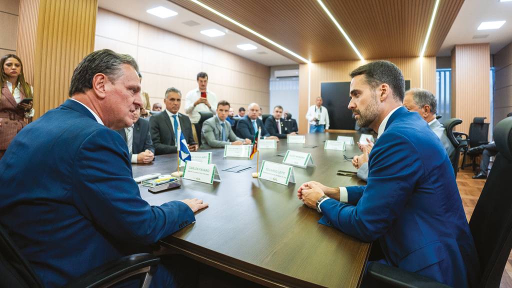 4—54534338068_1e382d679b_o.jpeg CRISE - Eduardo Leite com Carlos Fávaro: discussão de estratégia conjunta