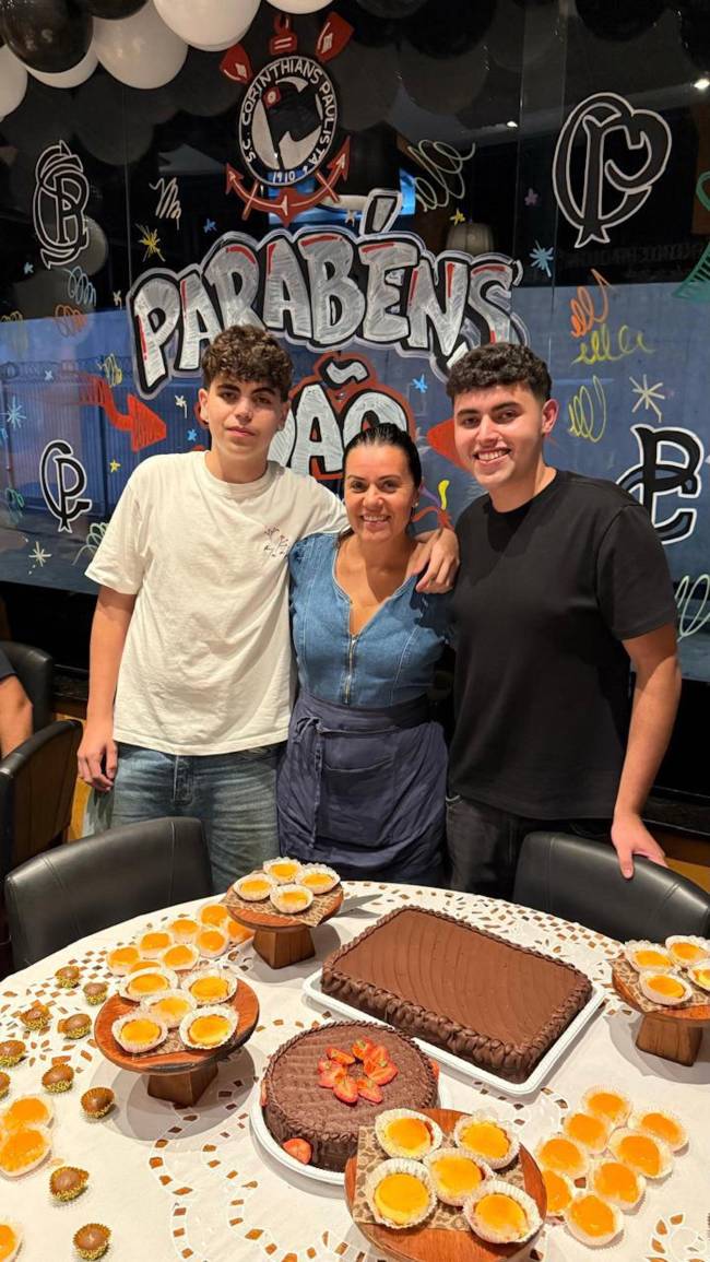 Bar da Dona Onça – Joaquim, Janaína e João Pedro Bar da Dona Onça – Joaquim, Janaína e João Pedro