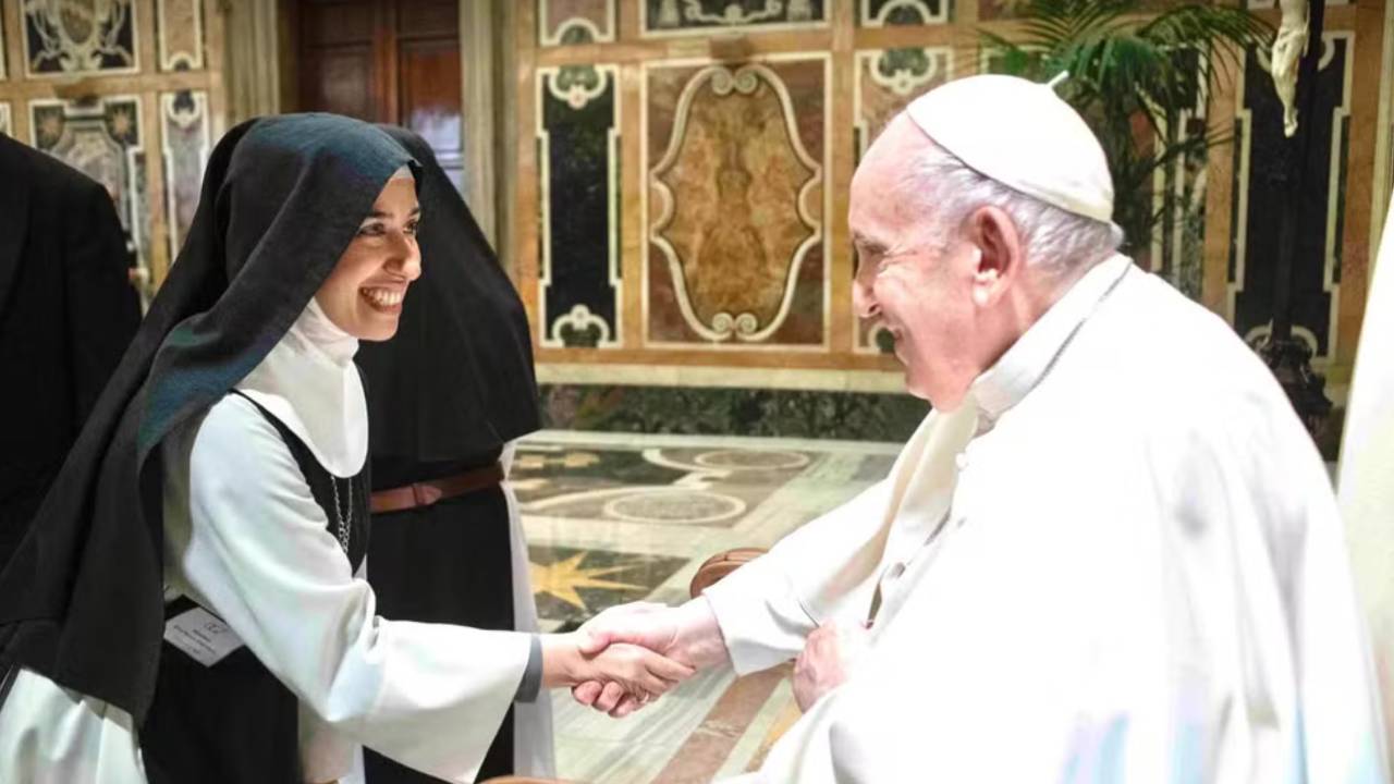 Aline Pereira Ghammachi e papa Francisco