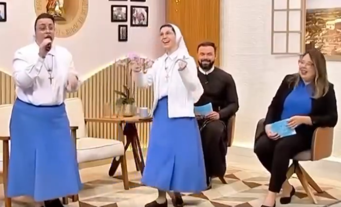 Irmãs Marizele e Marisa durante entrevista à TV Pai Eterno, em Goiás.
