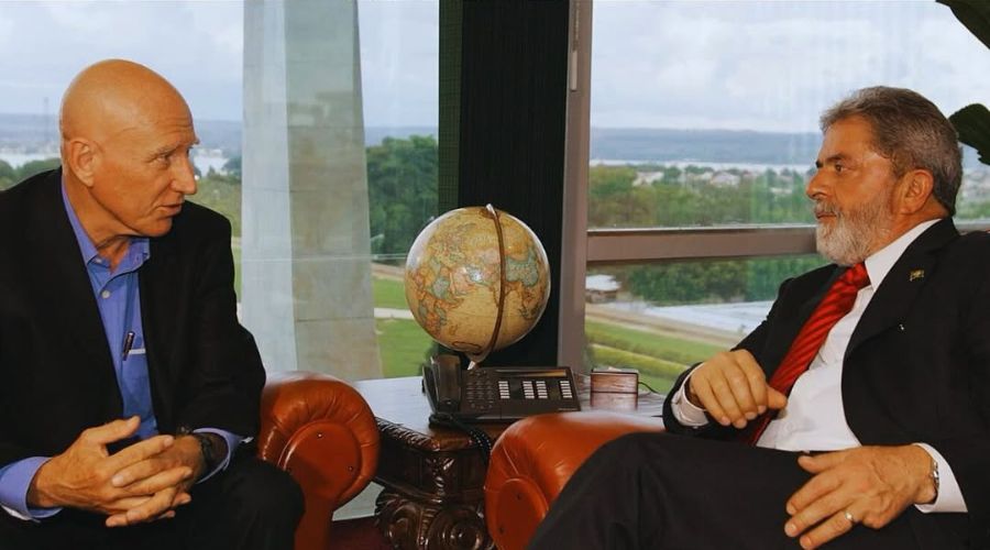 O fotógrafo Sebastião Salgado em encontro com o presidente Lula, nos seus primeiros mandatos