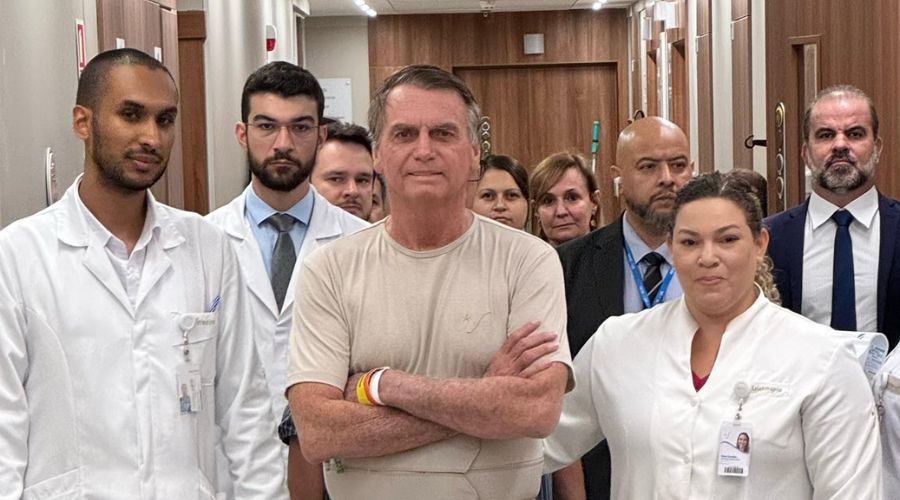 O ex-presidente Jair Bolsonaro em foto no Hospital DF Star, em Brasília