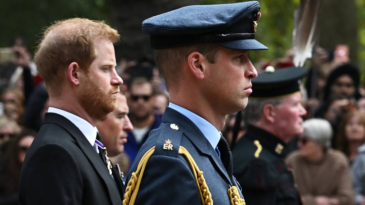 Príncipes William e Harry no funeral da Rainha Elizabeth II