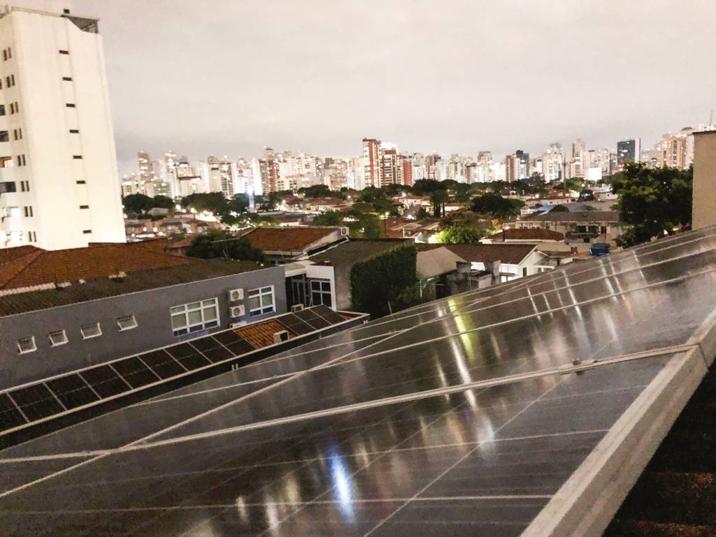 GettyImages-1396099411.jpg Placas solares em residências: o mercado permite inovações como a compra de energia limpa