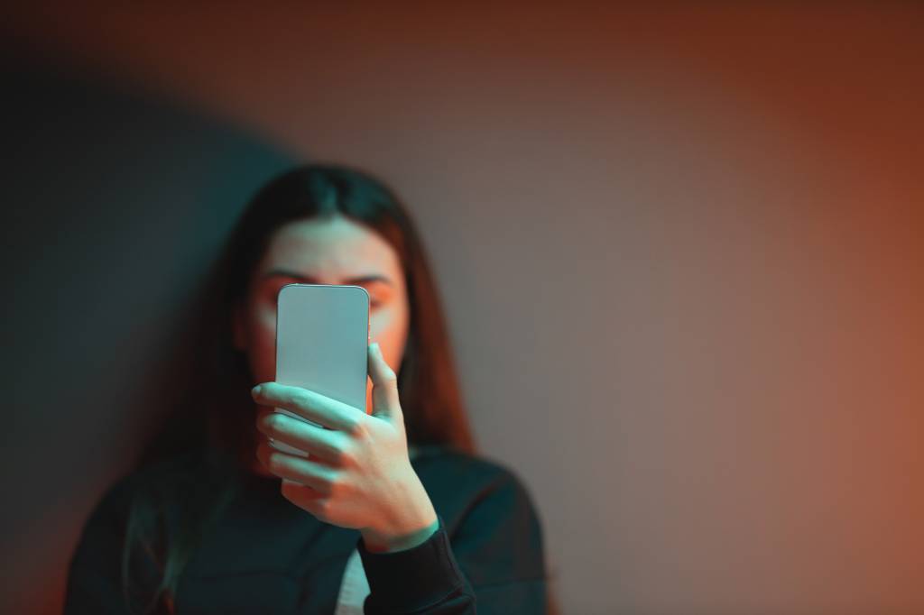 Estudo revela que 90% dos jovens de 18 a 25 anos têm sinais de olho seco