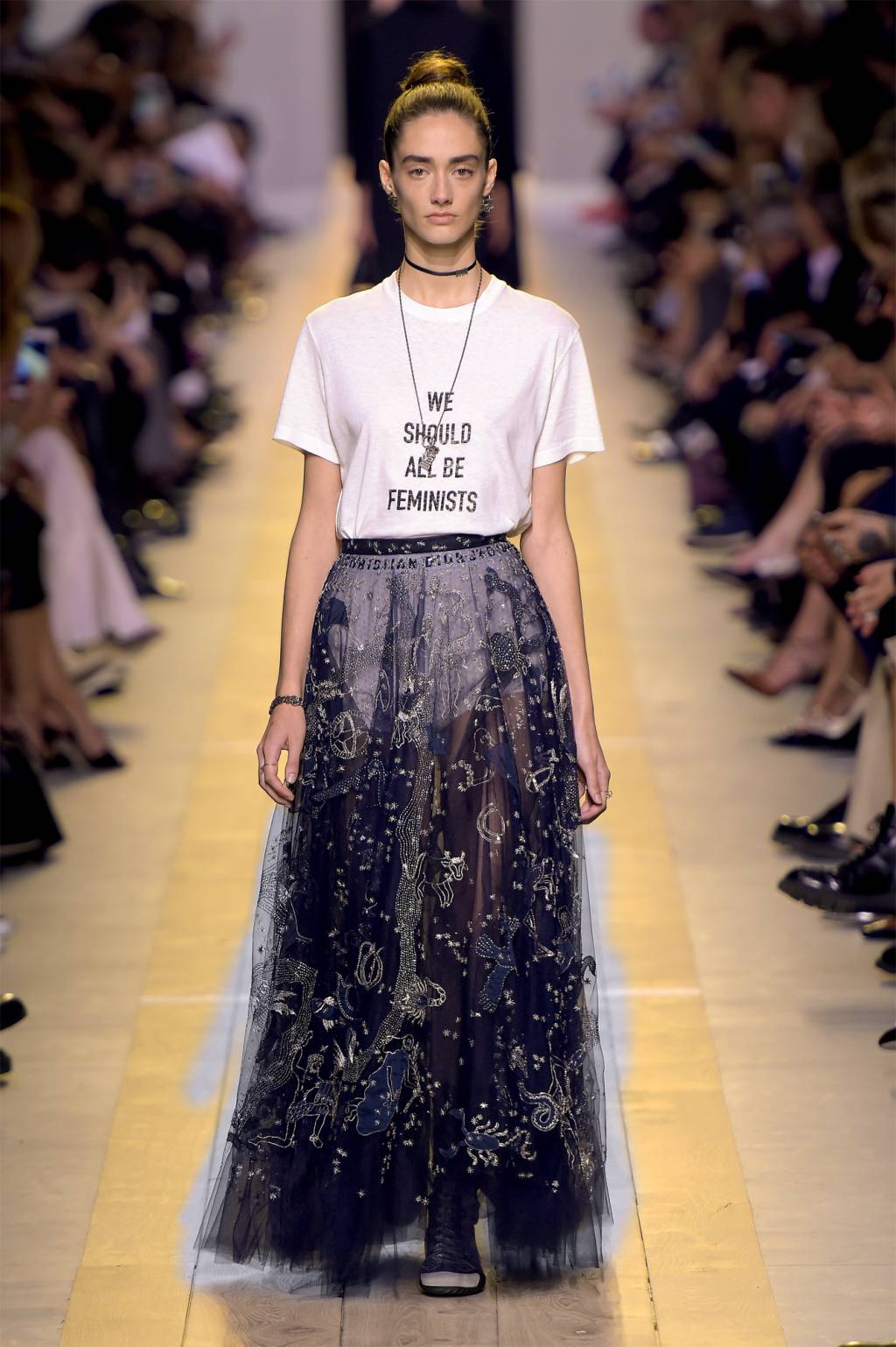 Christian Dior show, Runway, Spring Summer 2017, Paris Fashion Week, France – 30 Sep 2016 UM LUXO SÓ - Na passarela: modelo pró-feminismo da Dior é dos mais vendidos