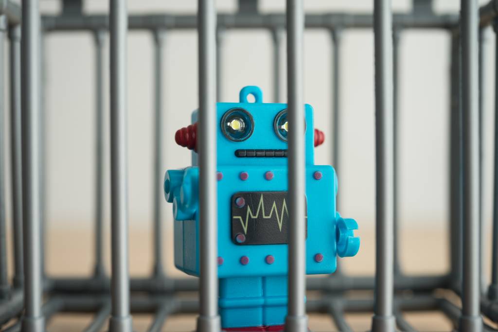 Algoritmos e o banco dos réus: os riscos da IA generativa nos tribunais