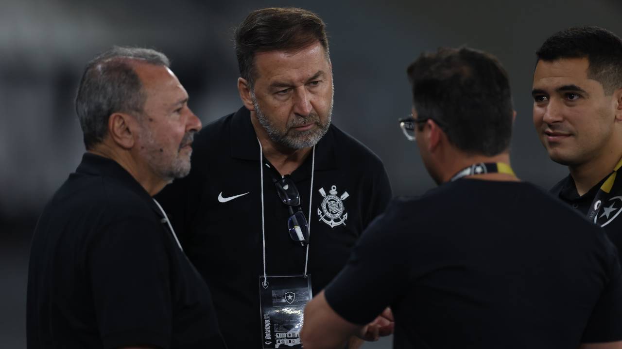 RIO DE JANEIRO, BRAZIL - SEPTEMBER 14: The Presidente of Corinthians Augusto Melo during a Brasileirao 2024 match between Botafogo and Corinthians at Estadio Olimpico Nilton Santos on September 14, 2024 in Rio de Janeiro, Brazil. (Photo by Lucas Figueiredo/Getty Images)