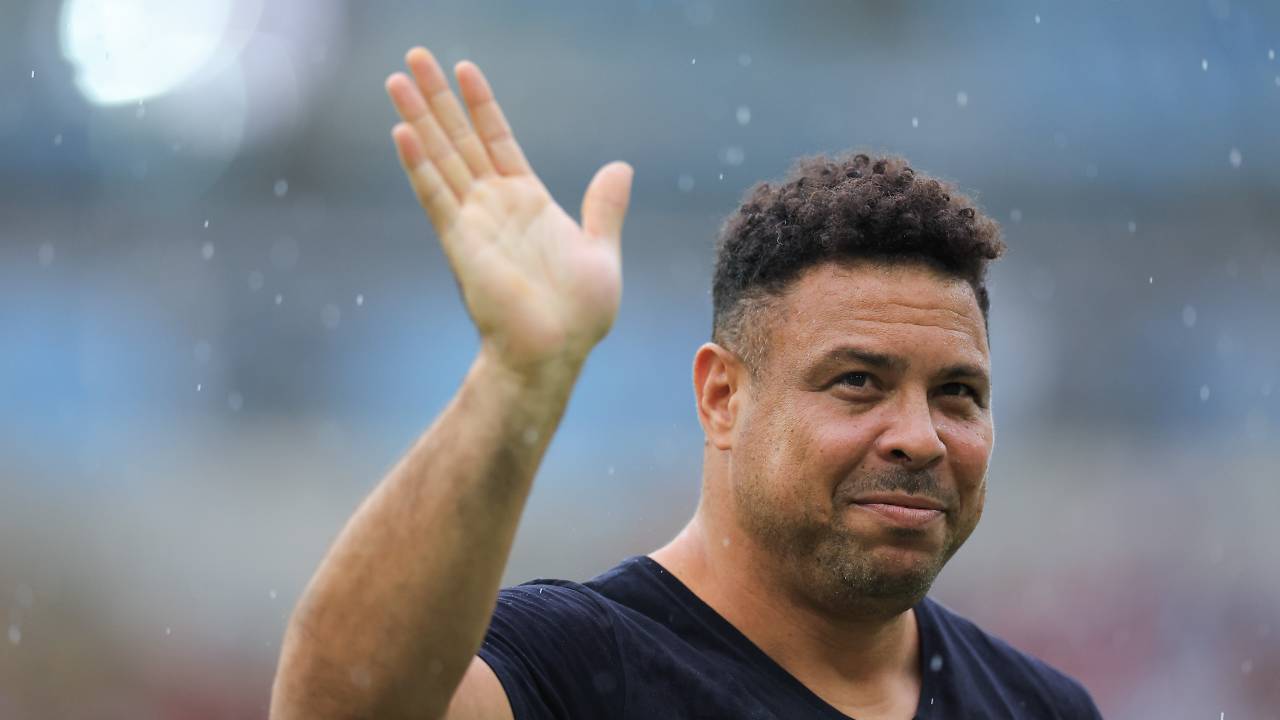 RIO DE JANEIRO, BRAZIL - DECEMBER 15: Ronaldo Nazário gestures during the Adriano's Last Game match between Flamengo Stars and Friends From Italy at Maracana Stadium on December 15, 2024 in Rio de Janeiro, Brazil. (Photo by Buda Mendes/Getty Images)