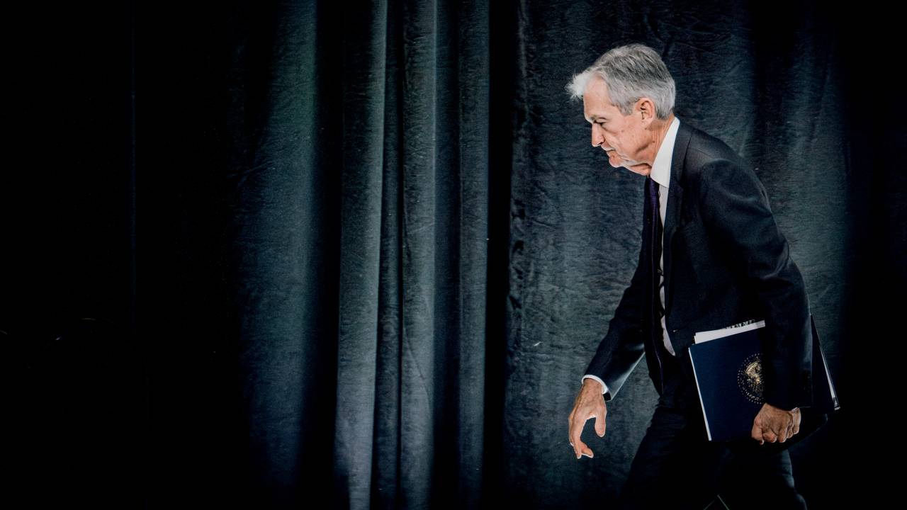 DILEMA - Powell: elevar juro para domar a inflação ou baixá-lo para evitar recessão?