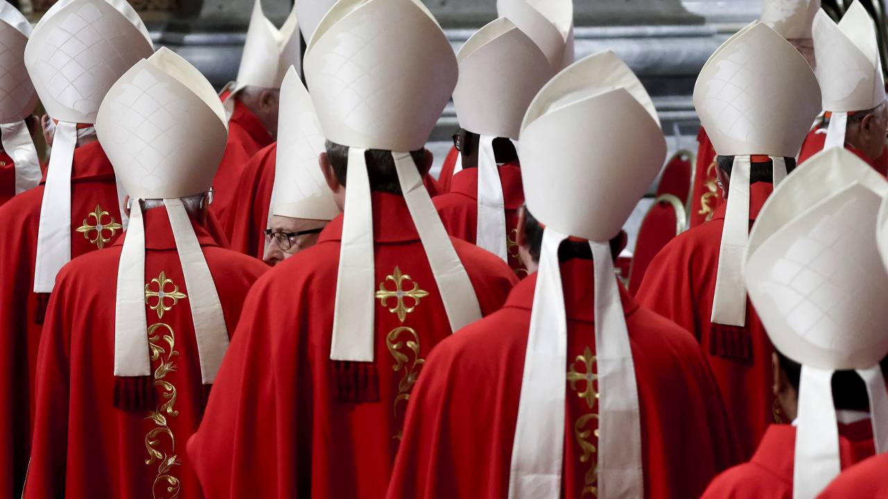 Cardeais participam da missa do Sexto Novendiale na Cidade do Vaticano. 01/05/2025