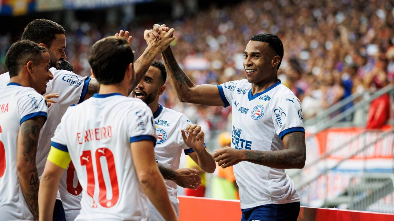 SALVADOR, BRAZIL - MAY 7: Jean Lucas of Bahia celebrates (C) with his teammates after scoring a goal during the Copa CONMEBOL Libertadores match between Bahia and Nacional at Arena Fonte Nova on May 7, 2025 in Salvador, Brazil. (Photo by Sandoval Junior/Eurasia Sport Images/Getty Images)