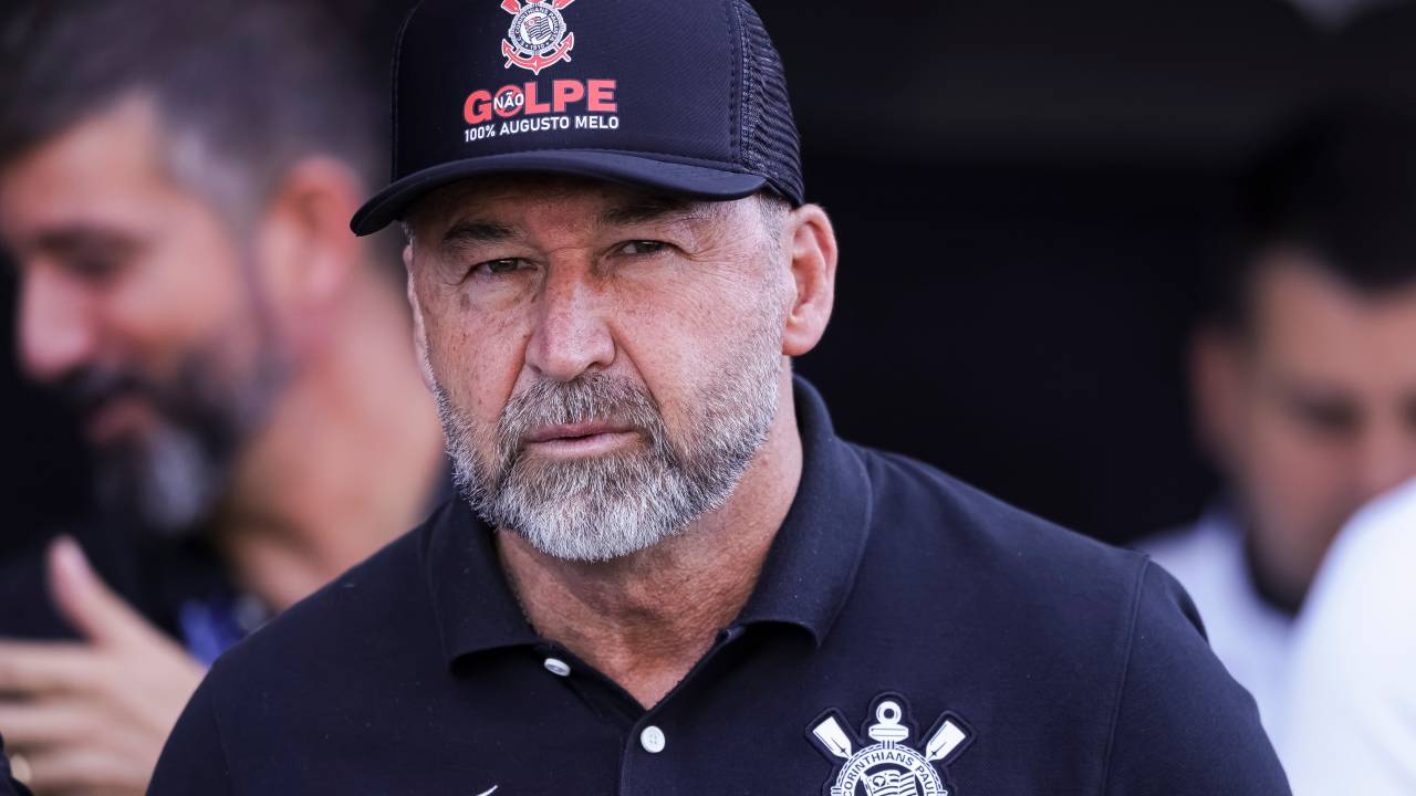 SAO PAULO, BRAZIL - MAY 18: President Augusto Melo of Corinthians looks on during the Campeonato Brasileiro match between Corinthians and Santos at Neo Quimica Arena on May 18, 2025 in Sao Paulo, Brazil. (Photo by Alessandro Brito/Eurasia Sport Images/Getty Images)