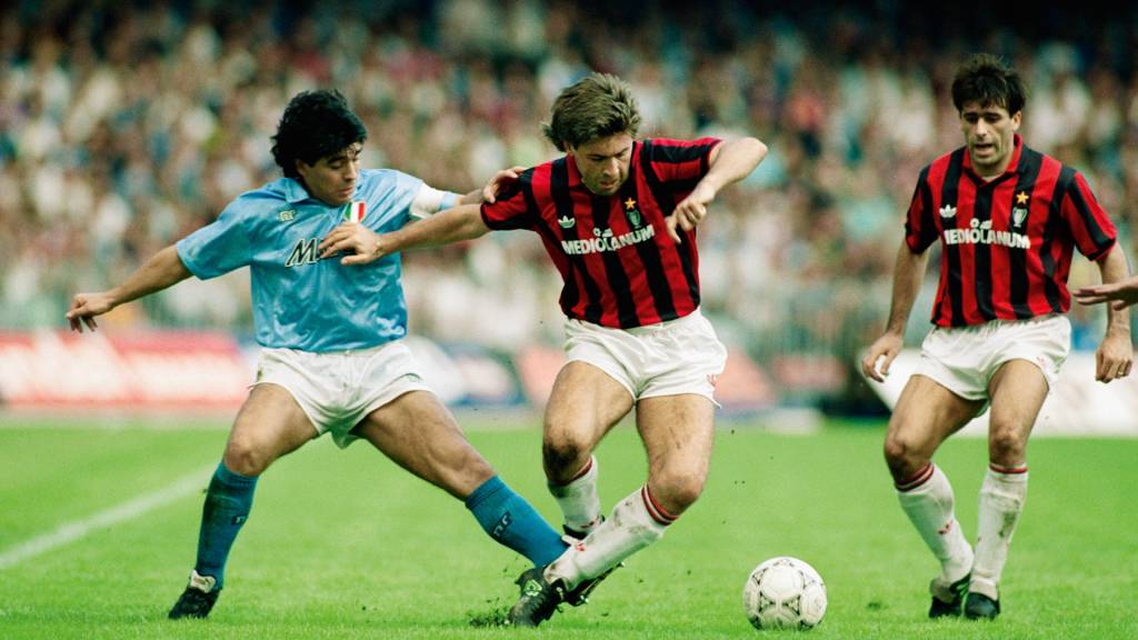 GettyImages-463836694.jpg CARREIRA - Nos anos 1980 (à dir.), ao lado de Diego Maradona: ótimo volante