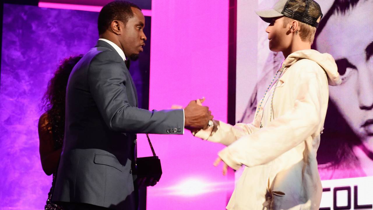 LOS ANGELES, CA - NOVEMBER 22: Recording artists Sean Combs (L) and Justin Bieber attend the 2015 American Music Awards at Microsoft Theater on November 22, 2015 in Los Angeles, California. (Photo by Frazer Harrison/AMA2015/Getty Images for dcp)