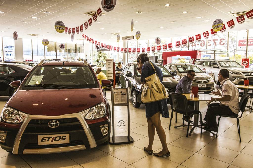 GettyImages-627819636.jpg Concessionária de veículos em São Paulo: a fuga dos juros altos tem atraído cada vez mais consumidores