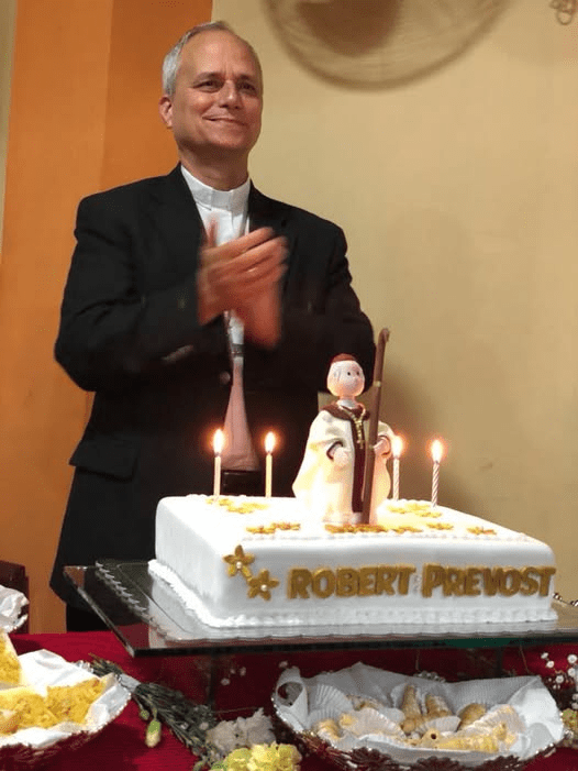 Gqc_fLjWoAAQCbm Robert Prevost, agora papa Leão XIV, em comemoração pelo seu aniversário. -