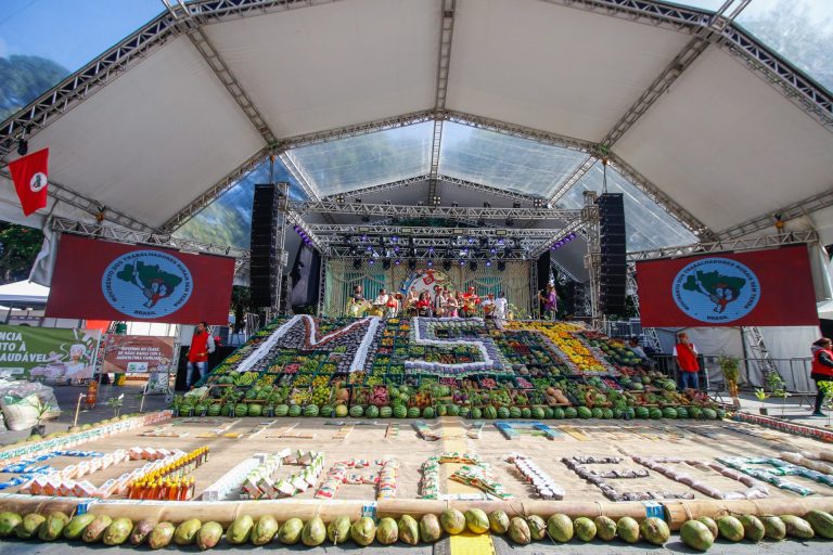 Palco na 4ª Feira Nacional da Reforma Agrária do MST