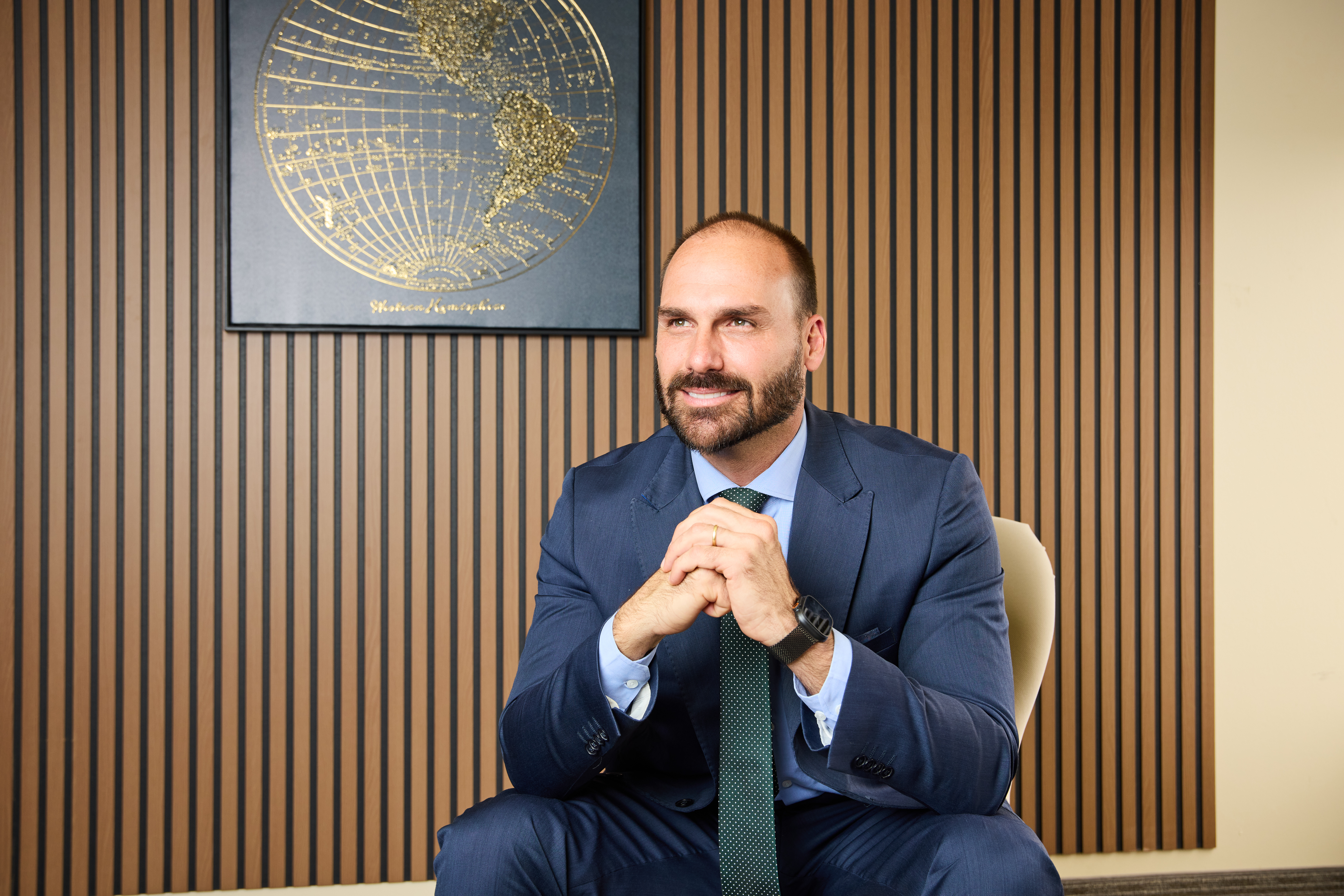 A manobra de aliados para Eduardo Bolsonaro exercer mandato nos EUA