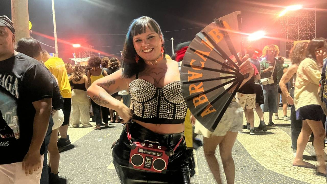 Flávia Brito, fã de Lady Gaga, na Praia de Copacabana