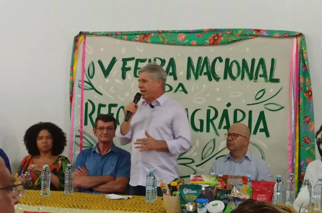 O ministro do Desenvolvimento Agrário, Paulo Teixeira, na V Feira Nacional da Reforma Agrária, em São Paulo