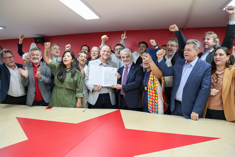 Maior desafio é a reeleição de Lula, diz Edinho ao oficializar candidatura