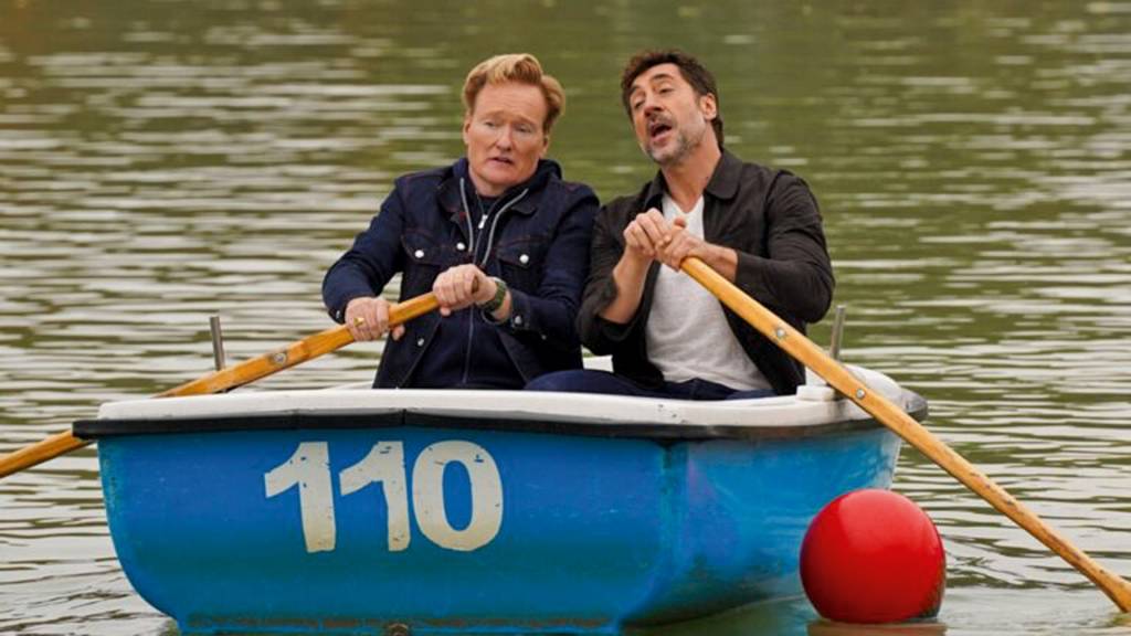 conan-obrien-must-go-season-2-conan-obrien-javier-bardem-768×432.jpeg HUMOR - O’Brien (à esq.) com Bardem: jornadas hilárias e amigos famosos