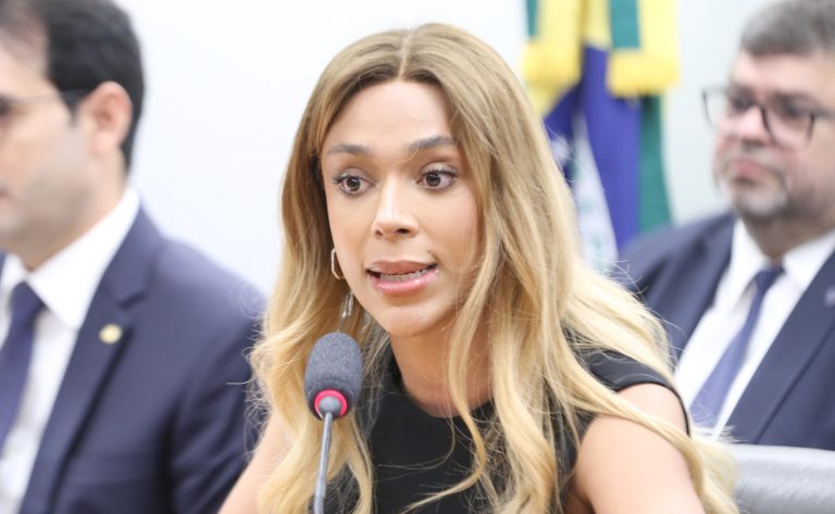 A deputada federal Erika Hilton (PSOL), autora dá fim à escala de trabalho 6x1