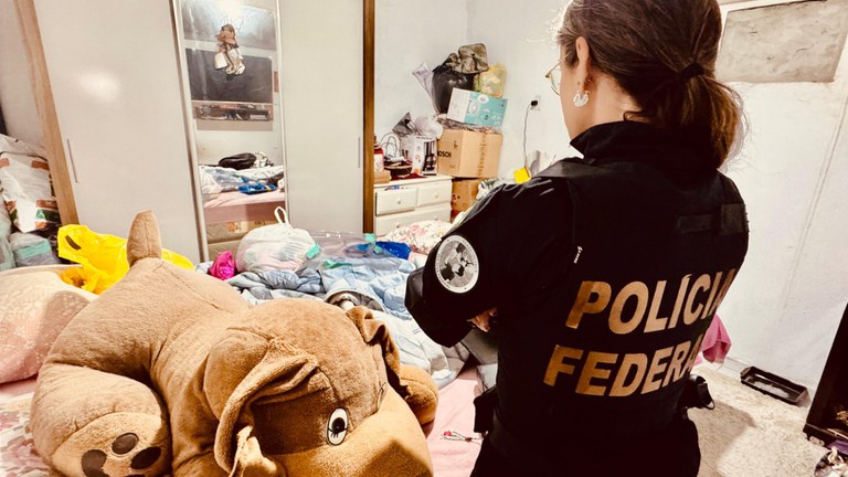Agente da PF durante operação Proteção Integral II