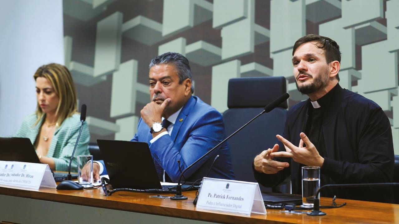 PÚLPITO - Os senadores Soraya Thronicke e Dr. Hiran com o padre Patrick Fernandes: ele pediu para depor e foi atendido