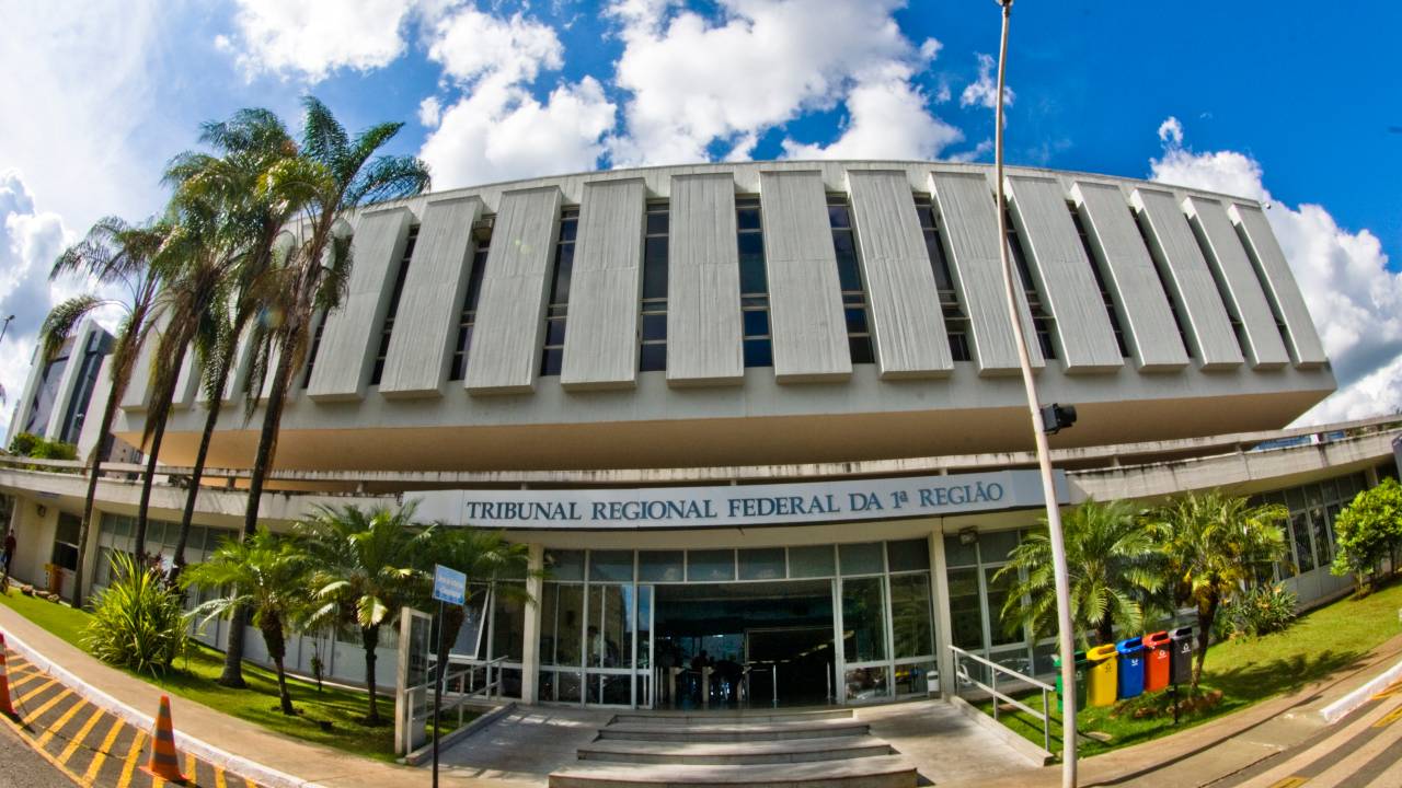 Fachada da sede do TRF1