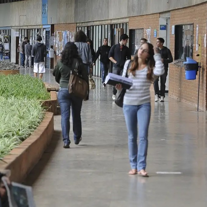 Pela primeira vez, Brasil tem mais alunos a distância que presenciais no ensino superior