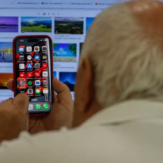 Deputado aciona Justiça para suspender ‘vale-iPhone’ a procuradores de SP