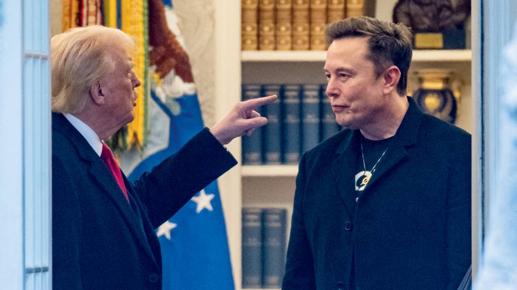 Donald Trump surpreende e ameaça deportar Elon Musk dos Estados Unidos