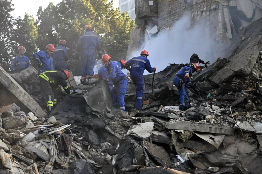 Ataques russos deixam ao menos 16 mortos em Kiev, incluindo um cidadão americano