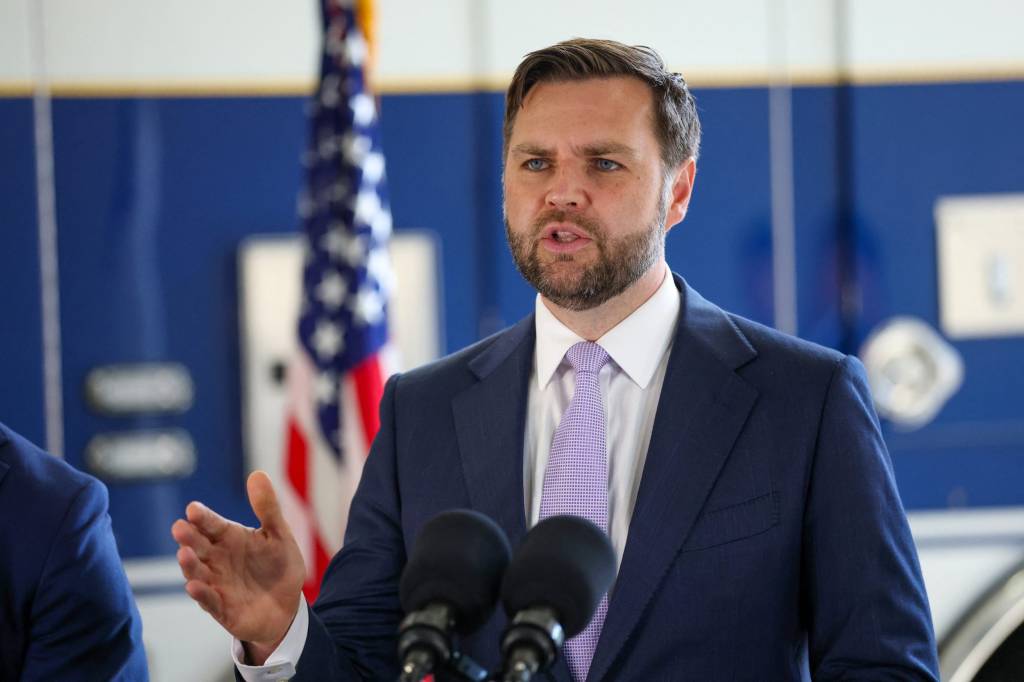 ‘Não há prazo’ para Hamas se desarmar, diz vice de Trump em visita a Israel