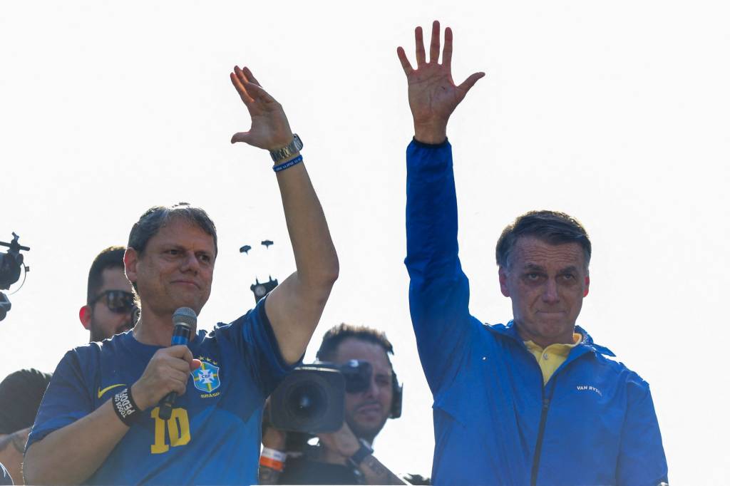 ‘Seguimos firmes ao seu lado’, diz Tarcísio sobre a prisão de Bolsonaro