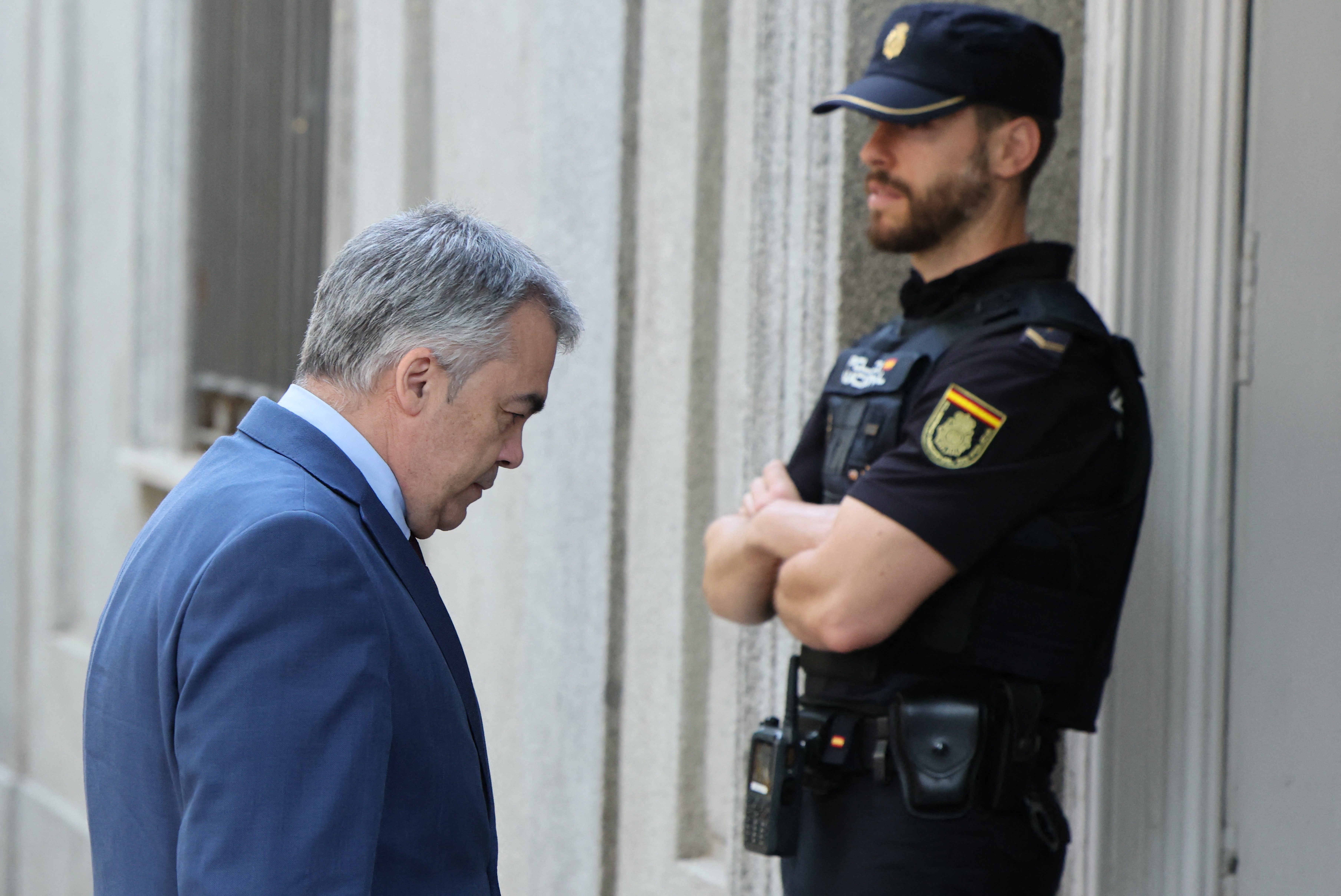 Ex-braço direito do premiê espanhol é preso por corrupção; governo fica sob pressão
