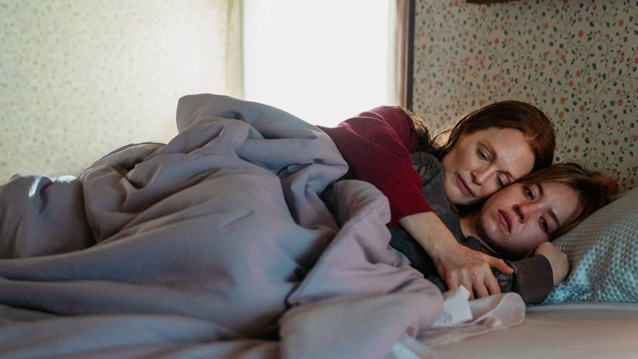SUSPENSE - Julianne Moore e Sydney Sweeney no filme: dores do amor de mãe