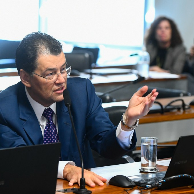 Alteração em reforma pode gerar perda de R$ 46 bi para estados e municípios; texto deve ser votado hoje