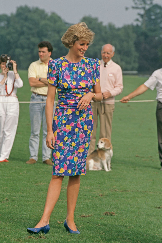 Diana At Windsor Polo Vestido de carinho: Diana gostava de peças florais e vibrantes para visitar hospitais infantis