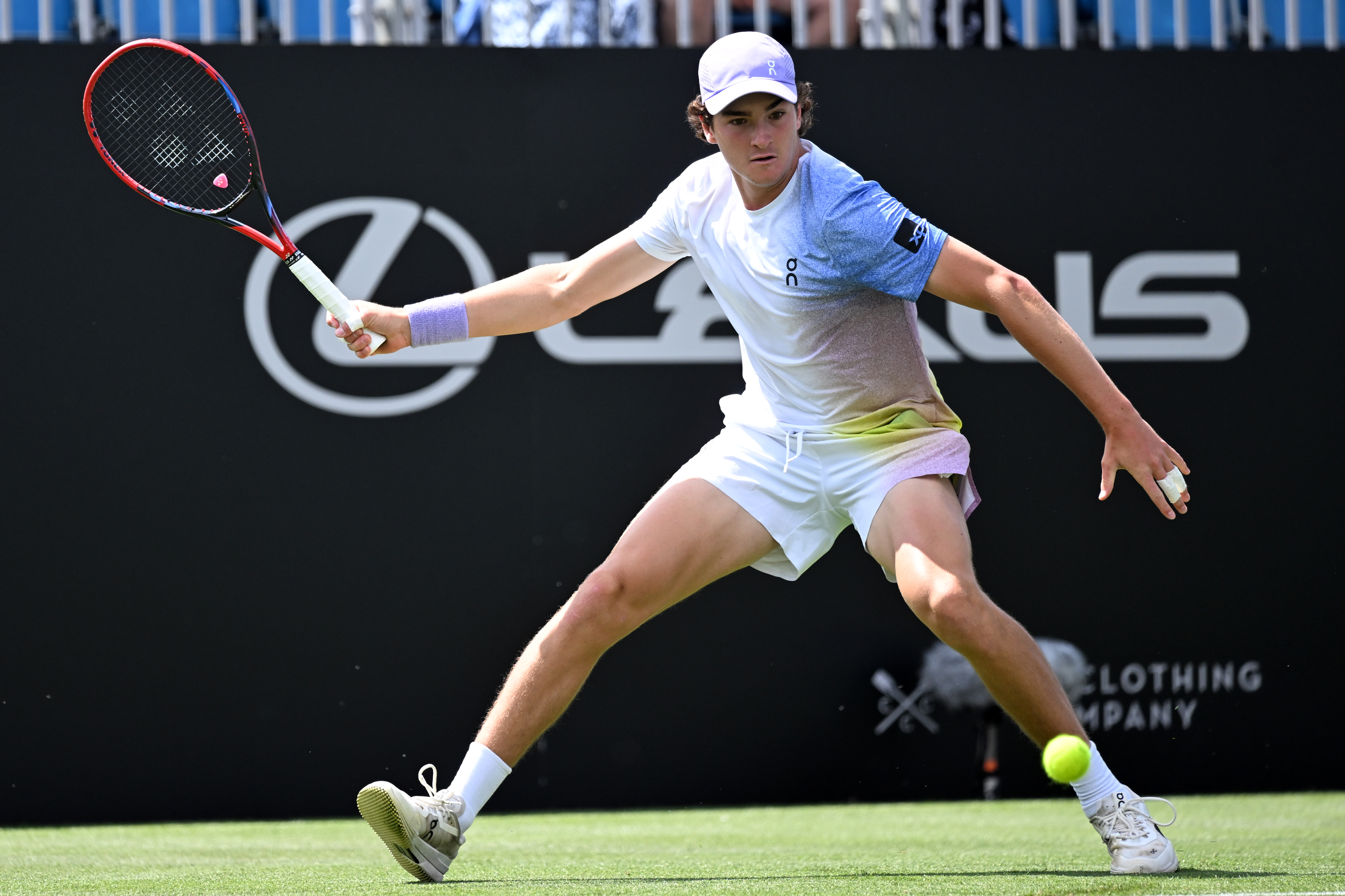 Brasil na grama: João Fonseca estreia em Wimbledon nesta segunda, 29, enquanto seleção enfrenta Japão na Copa