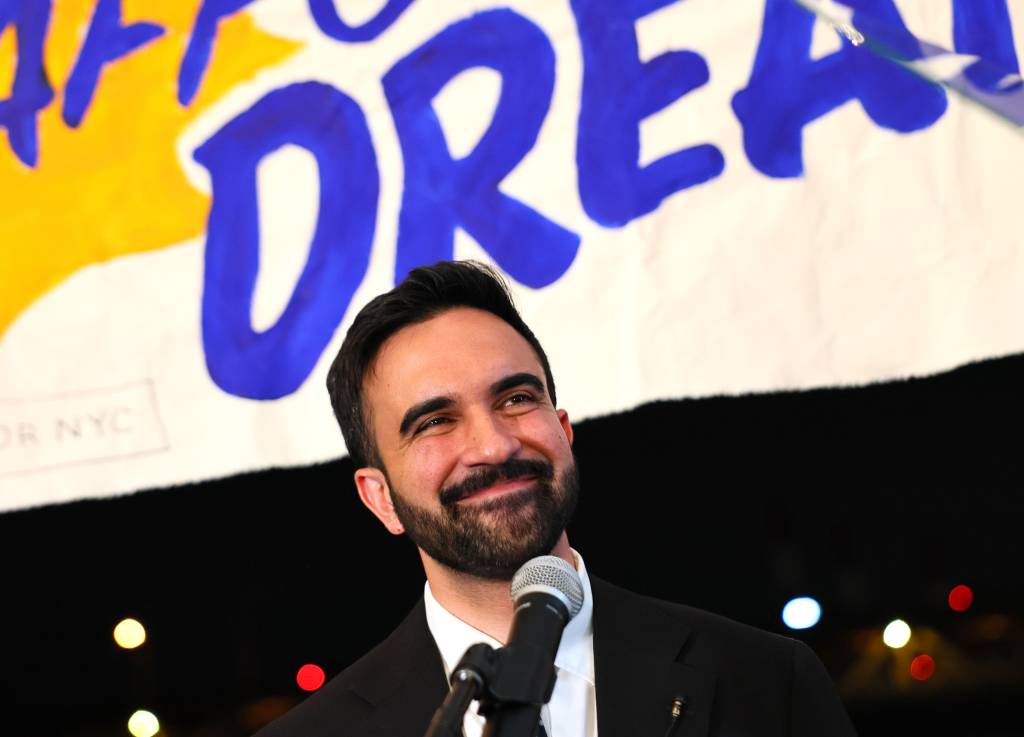 Quem é Zohran Mamdani, muçulmano cotado para prefeito de Nova York