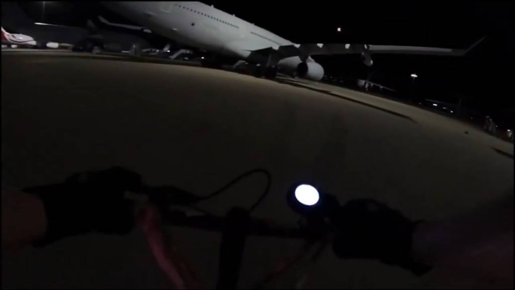 Vídeo: Ativistas pró-Palestina invadem maior base aérea da Grã-Bretanha e danificam dois aviões