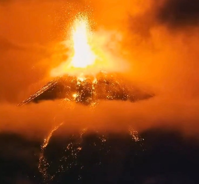 VÍDEO: ‘Vulcão de Fogo’ entra em erupção na Guatemala e 800 pessoas deixam suas casas