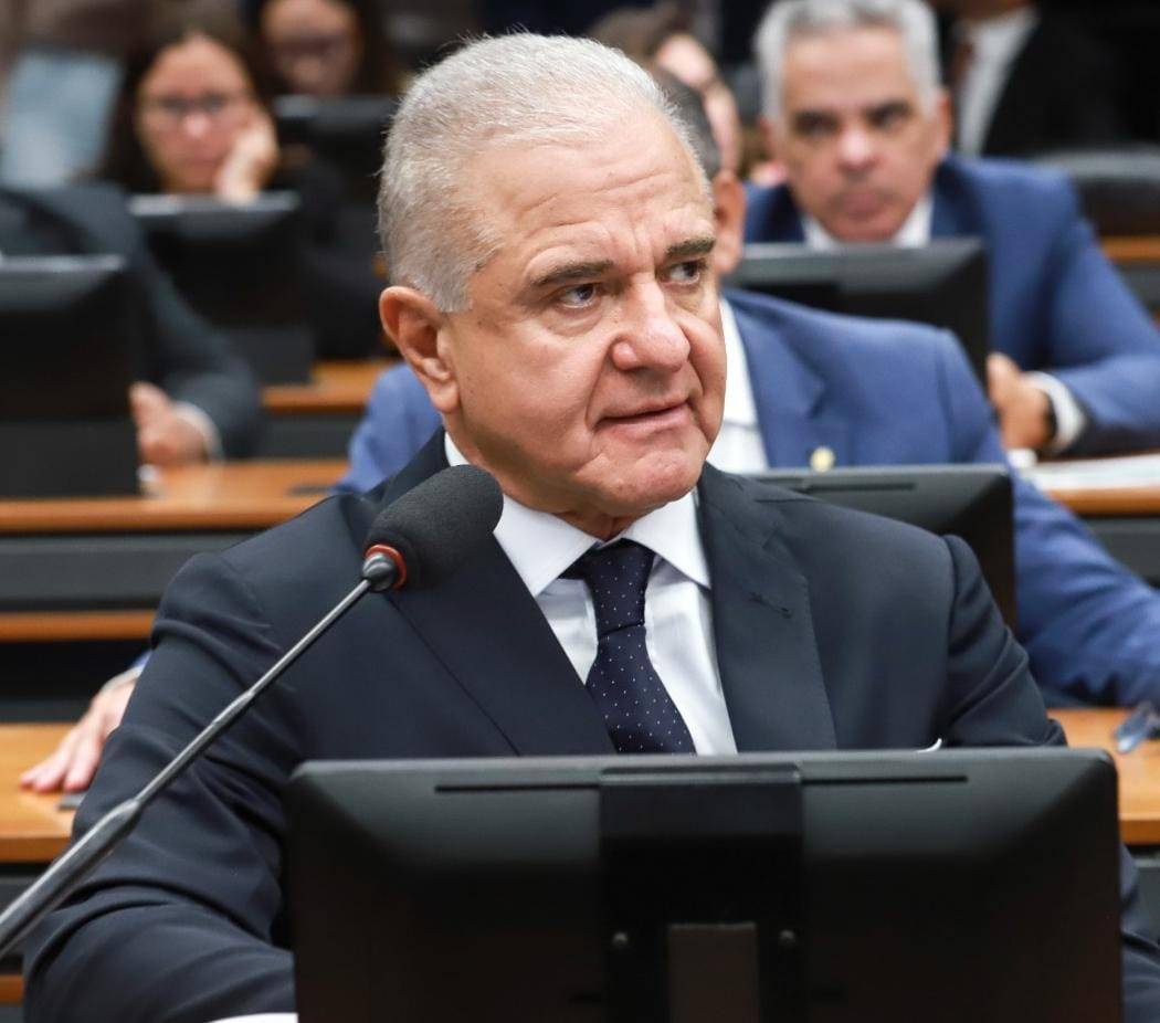 Deputados se articulam por PEC que pode gerar economia de até R$ 1,12 tri