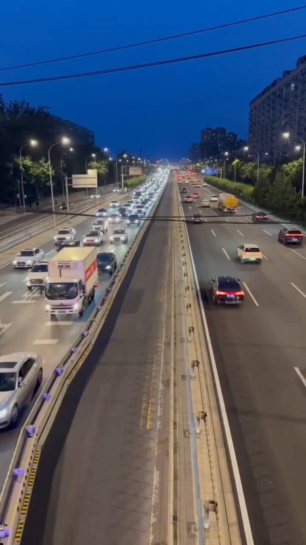 VÍDEO: A curiosa solução da China para aliviar trânsito na hora do rush