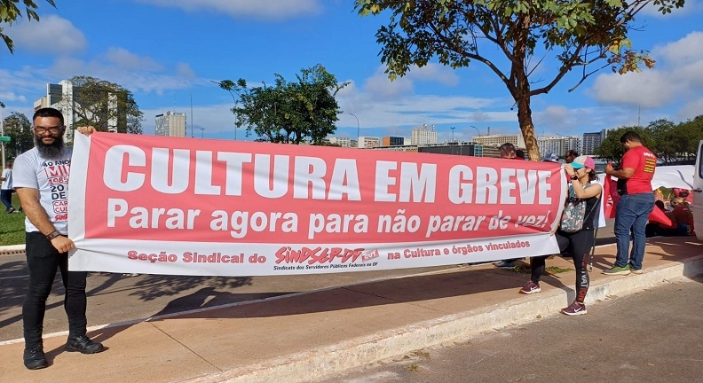 Servidores do Ministério da Cultura encerram greve por pressão do governo