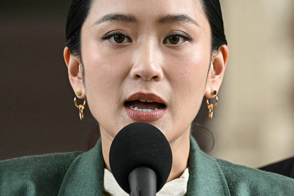 Justiça da Tailândia destitui primeira-ministra após polêmica com telefonema vazado