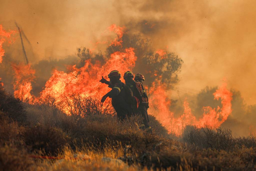 Onda de calor na Europa: incêndio na ilha de Creta deixa mais de 1.000 desabrigados